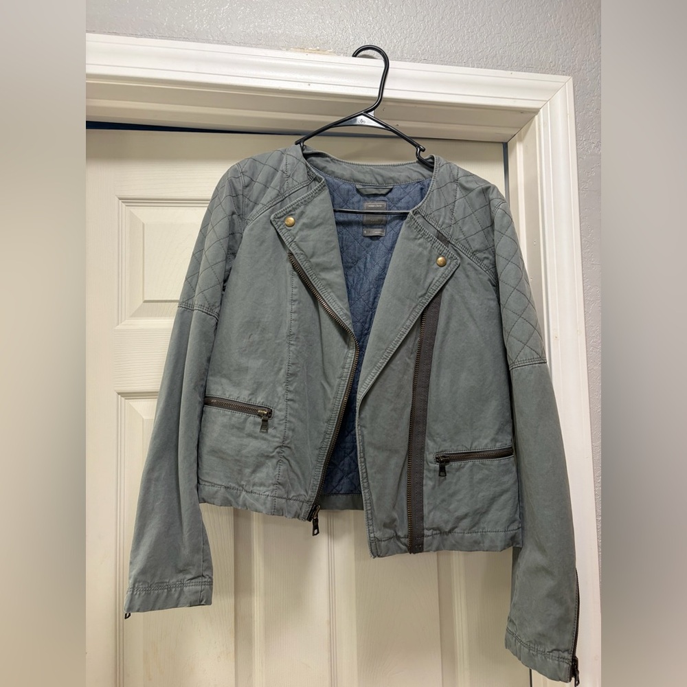 GAP Women’s Light Gray Quilted Jacket